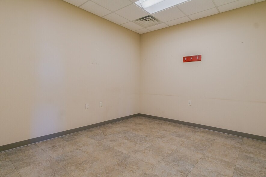 More Photos Of 2981 109th Ave SW, Dickinson Warehouse For Lease