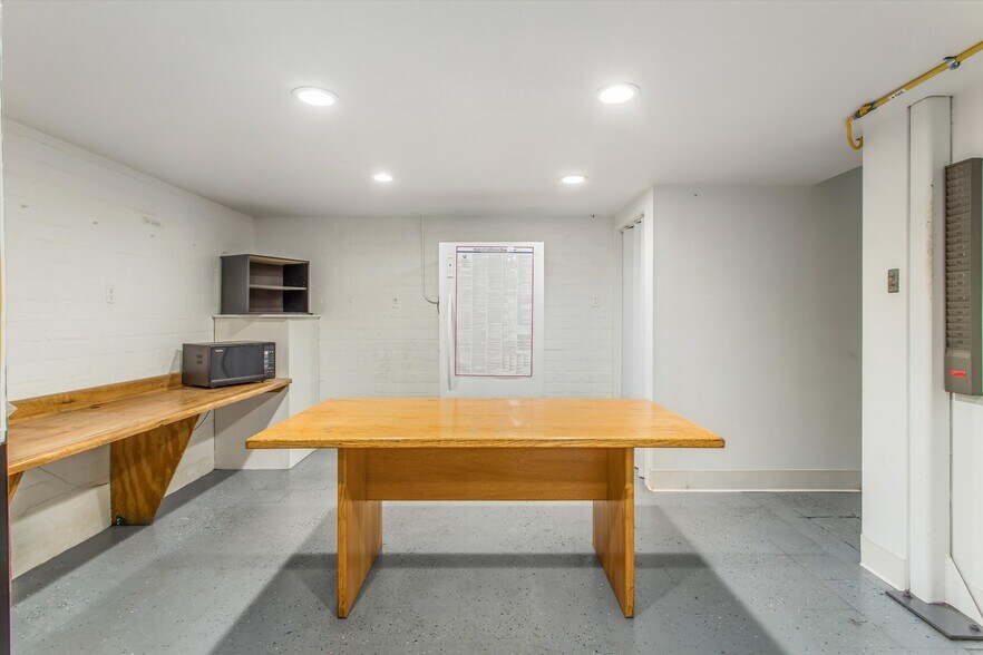More Photos Of 358 N 6th St, Colton Warehouse For Sale