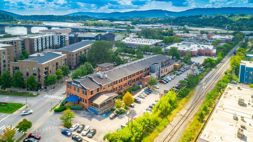 More Photos Of 205 Manufacturers Rd, Chattanooga General Retail For Lease