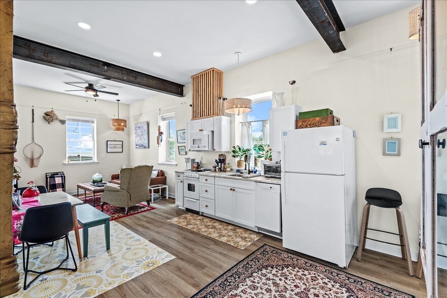 More Photos Of 10 Irving Ave N, Colonial Beach Apartments For Sale