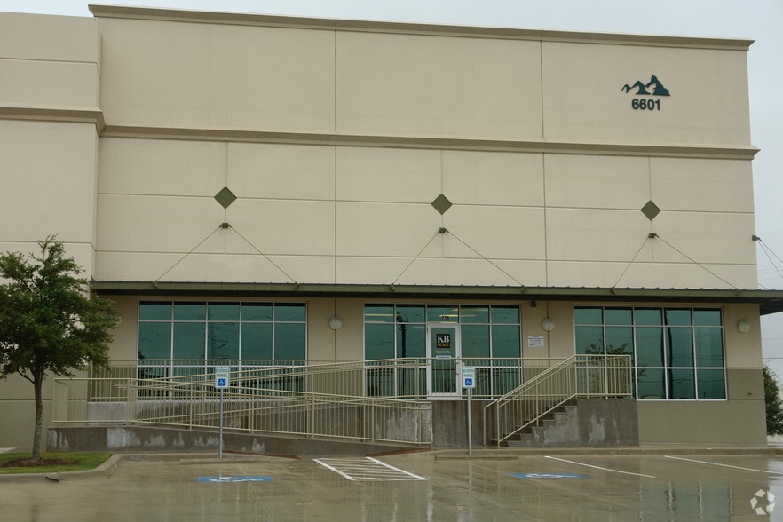 More Photos Of 6601 Guada Coma Dr, Schertz Distribution For Lease