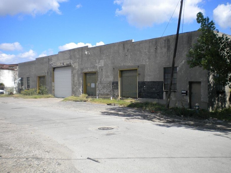 More Photos Of 6028 Navigation Blvd, Houston Warehouse For Sale
