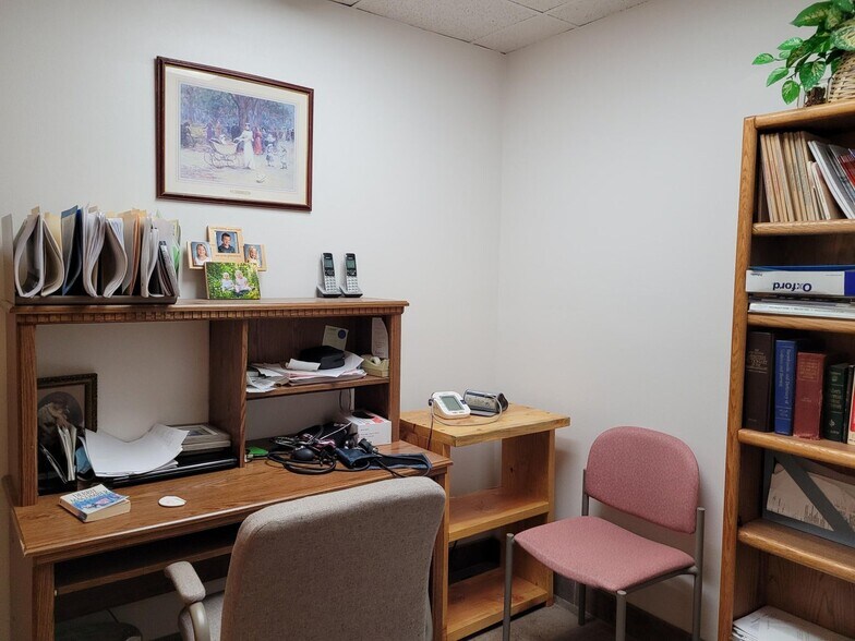 More Photos Of 4220 S 27th St, Milwaukee Medical For Sale