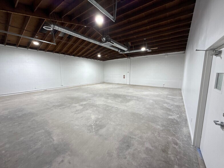 More Photos Of 3605 E 8th St, Los Angeles Distribution For Lease