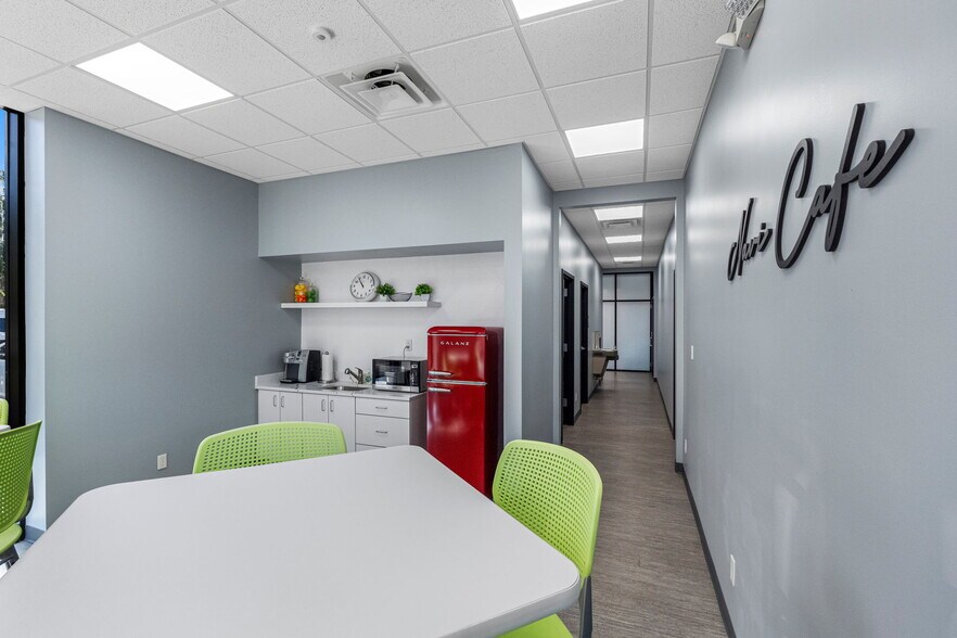 More Photos Of 18401 US Highway 19 N, Clearwater Office For Sale