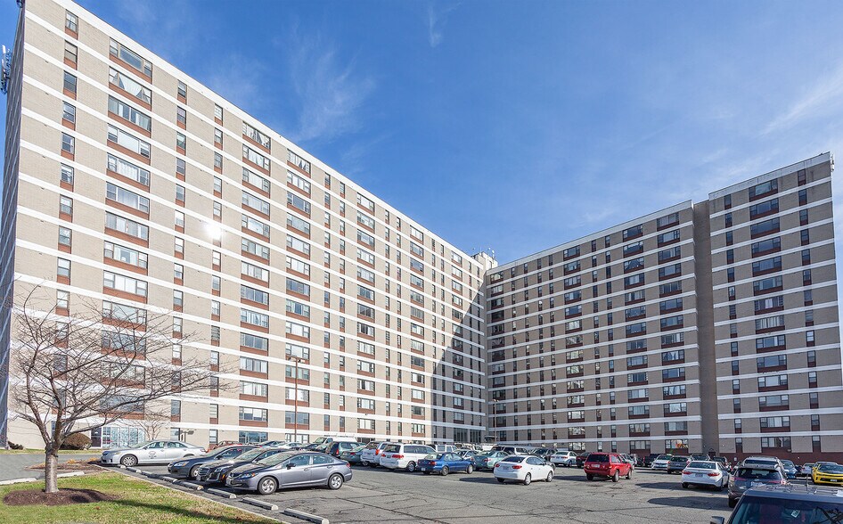 More Photos Of 4600 Duke St, Alexandria Apartments For Sale