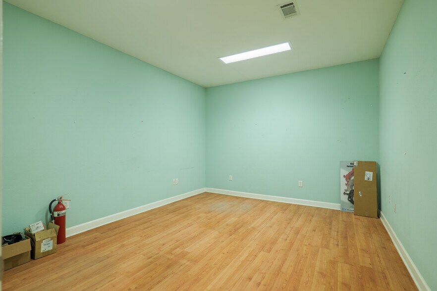 More Photos Of 450 W Highway 64, Lakeland Warehouse For Lease