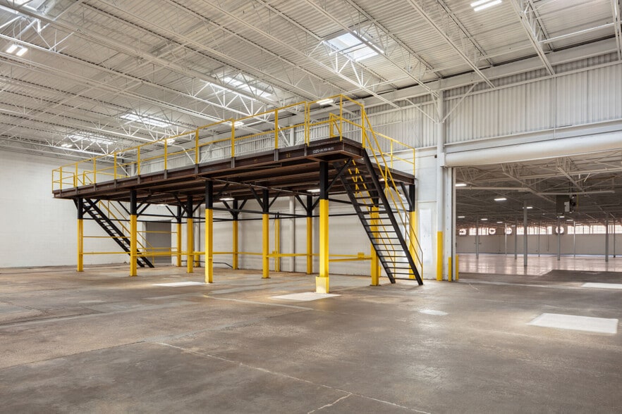 More Photos Of 4919 Woodall St, Dallas Warehouse For Sale