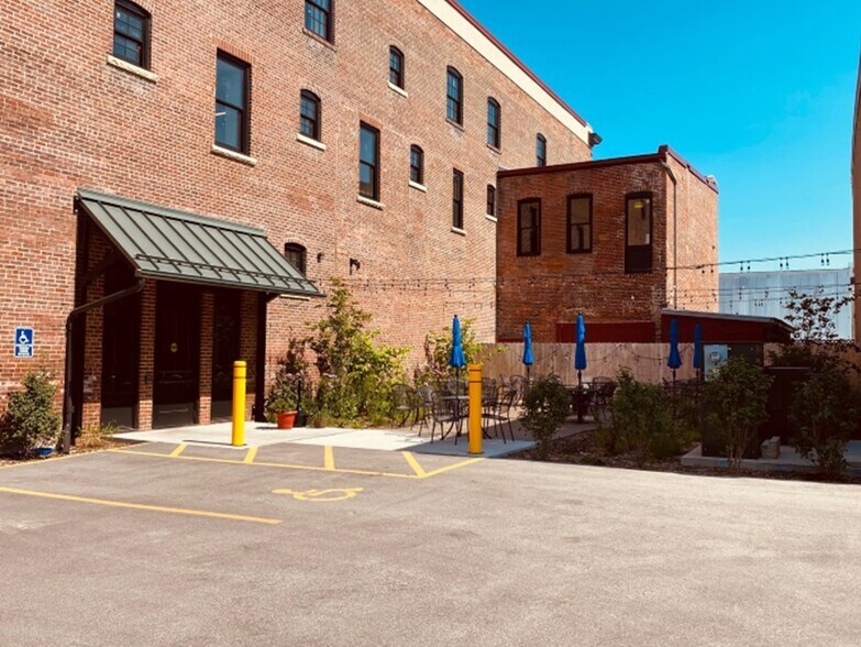 More Photos Of 102 Walnut St, Winona Office Residential For Lease