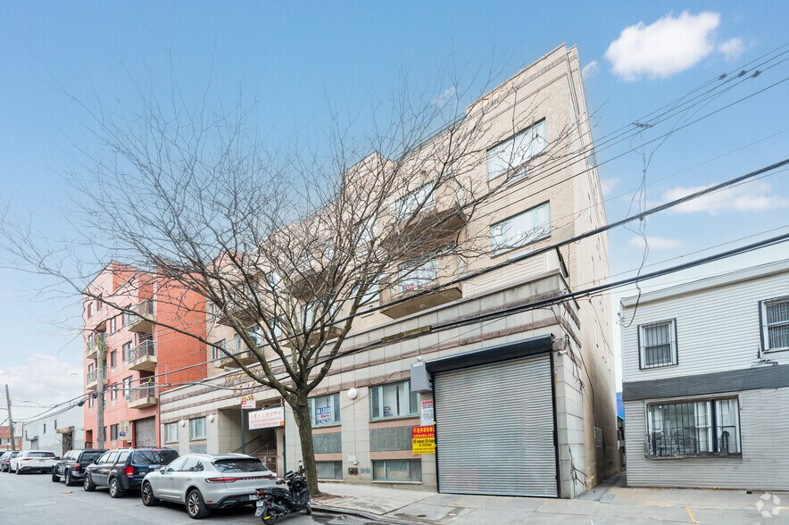 More Photos Of 4128 Haight St, Flushing Apartments For Lease