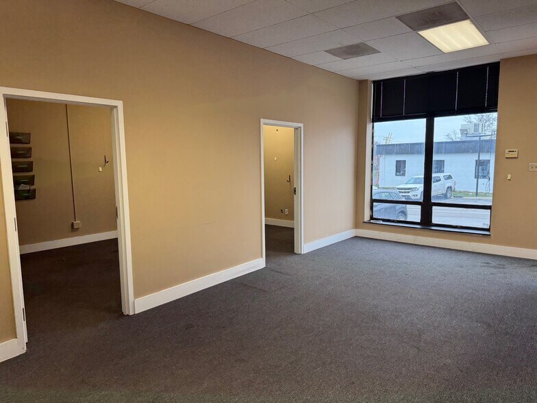 More Photos Of 907-929 Fee Fee Rd, Maryland Heights Light Distribution For Lease