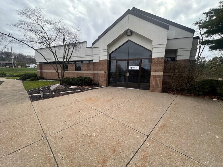 More Photos Of 5171 Plainfield Ave NE, Grand Rapids Medical For Sale
