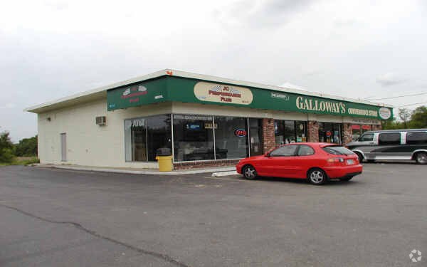 Primary Photo Of 176 Pelham St, Methuen Storefront For Lease