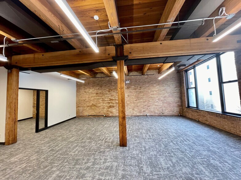 More Photos Of 11 W Illinois St, Chicago Office For Lease