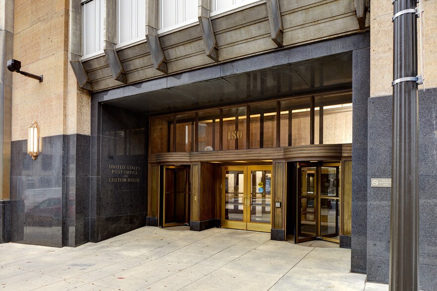 More Photos Of 180 Kellogg Blvd E, Saint Paul Apartments For Lease