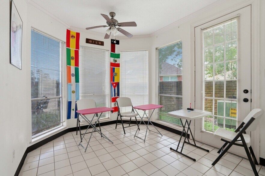 More Photos Of 13700 Lakewood Forest Dr, Houston Office For Sale