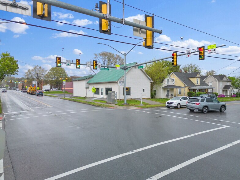 More Photos Of 200 E 4th St, Salem Freestanding For Lease