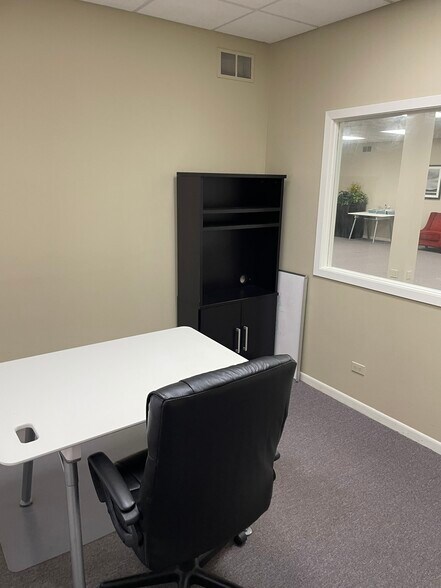 More Photos Of 28085 N Ashley Cir, Libertyville Medical For Sale