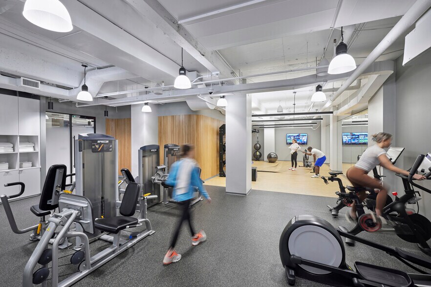 More Photos Of 1735 N Lynn St, Arlington Office For Lease