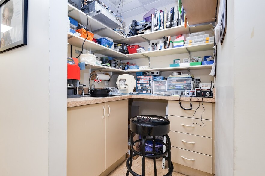 More Photos Of 4400 MacArthur Blvd NW, Washington Office For Sale