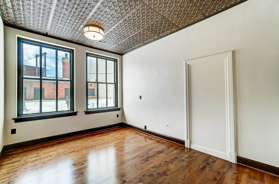 More Photos Of 9-11 N 3rd St, Newark Office For Lease