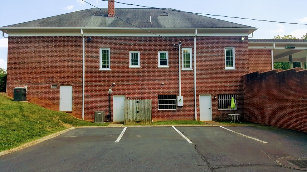 More Photos Of 1496 Anderson Hwy, Cumberland Bank For Lease