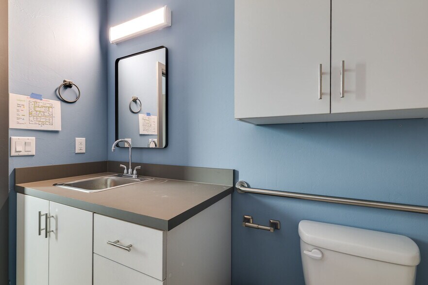 More Photos Of 3305 NW 192nd St, Edmond Healthcare For Sale