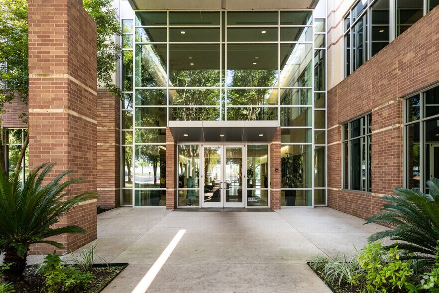 More Photos Of 9601 Amberglen Blvd, Austin Office For Lease