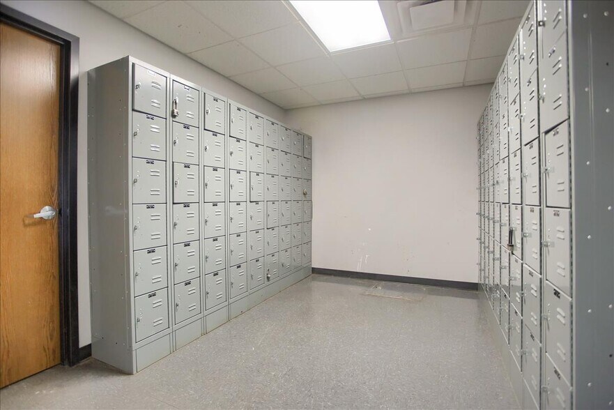 More Photos Of 2955 Felton Rd, Norristown Truck Terminal For Sale