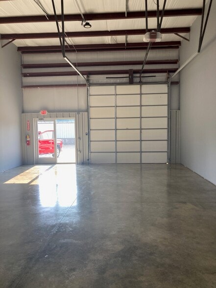 More Photos Of 2431 Washington Avenue, Jonesboro Light Distribution For Lease