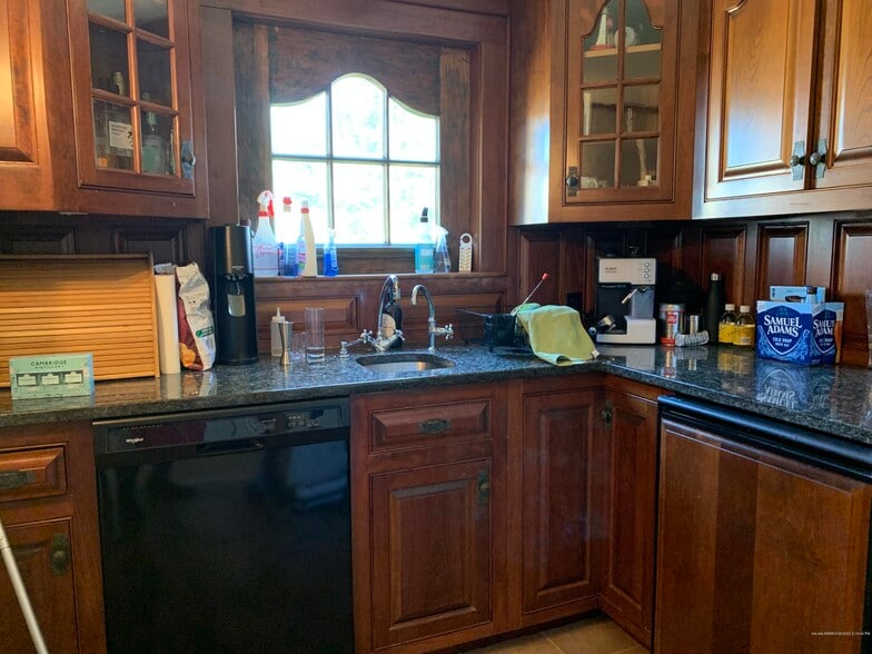 More Photos Of 15 Locke St, Kennebunkport Hospitality For Sale