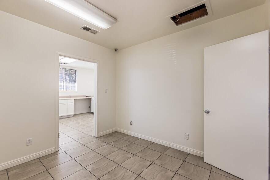 More Photos Of 7225 Fulton Ave, North Hollywood Warehouse For Lease