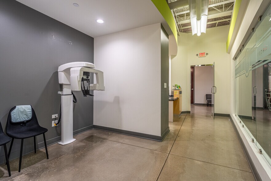 More Photos Of 3000 Woodcreek Dr, Downers Grove Office For Lease