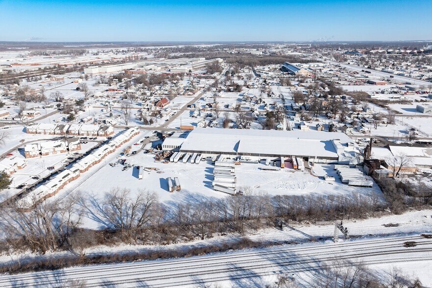 More Photos Of 1200 Bissell St, Venice Warehouse For Sale