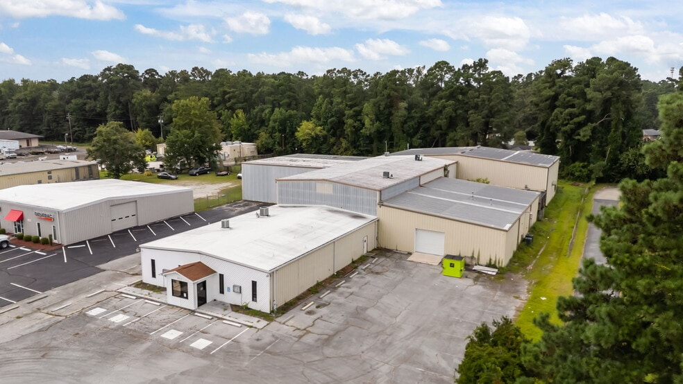 More Photos Of 2911 Brunswick Ave, New Bern Sports And Entertainment For Sale