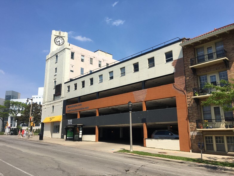 More Photos Of 2252-2266 N Prospect Ave, Milwaukee Office For Sale