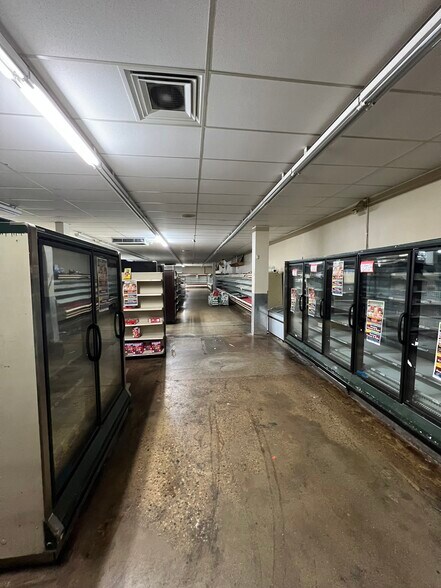 More Photos Of 8139 E 7 Mile Rd, Detroit General Retail For Lease