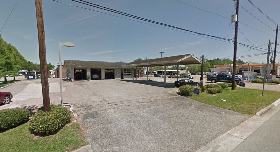 More Photos Of 101 N Friendswood Dr, Friendswood Land For Lease