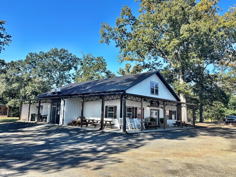 More Photos Of 5959 US-41, Bolingbroke General Retail For Sale