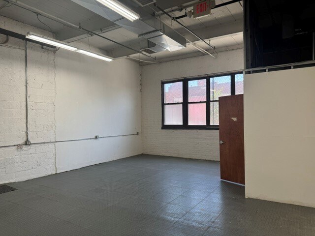 More Photos Of 89-48 129th St, Richmond Hill Warehouse For Lease