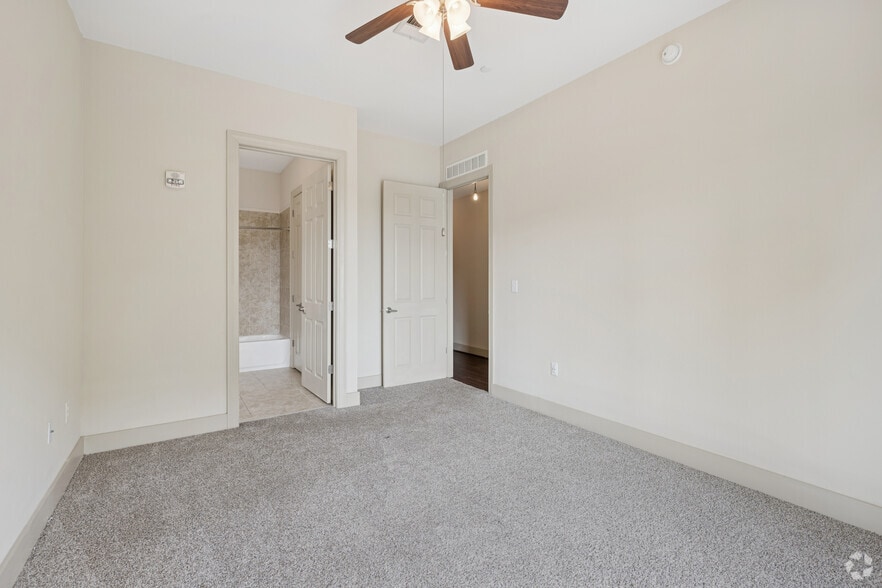 More Photos Of 79 Commerce St, Montgomery Apartments For Lease