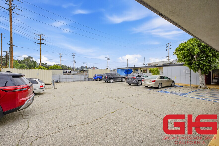 More Photos Of 7330 N Figueroa St, Los Angeles Office For Sale