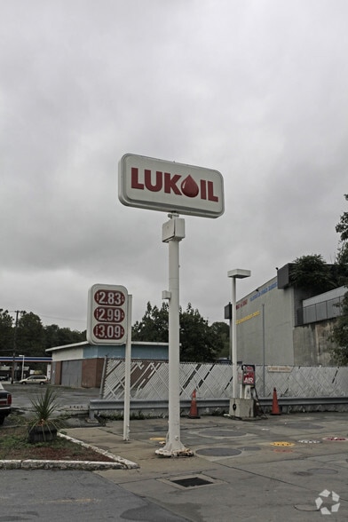 More Photos Of 4350 Boston Post Rd, Pelham Convenience Store For Lease