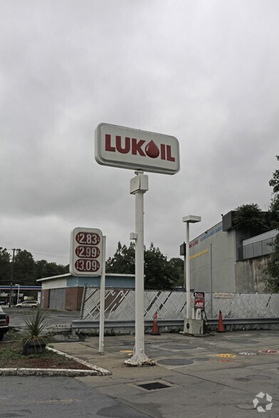 More Photos Of 4350 Boston Post Rd, Pelham Convenience Store For Lease