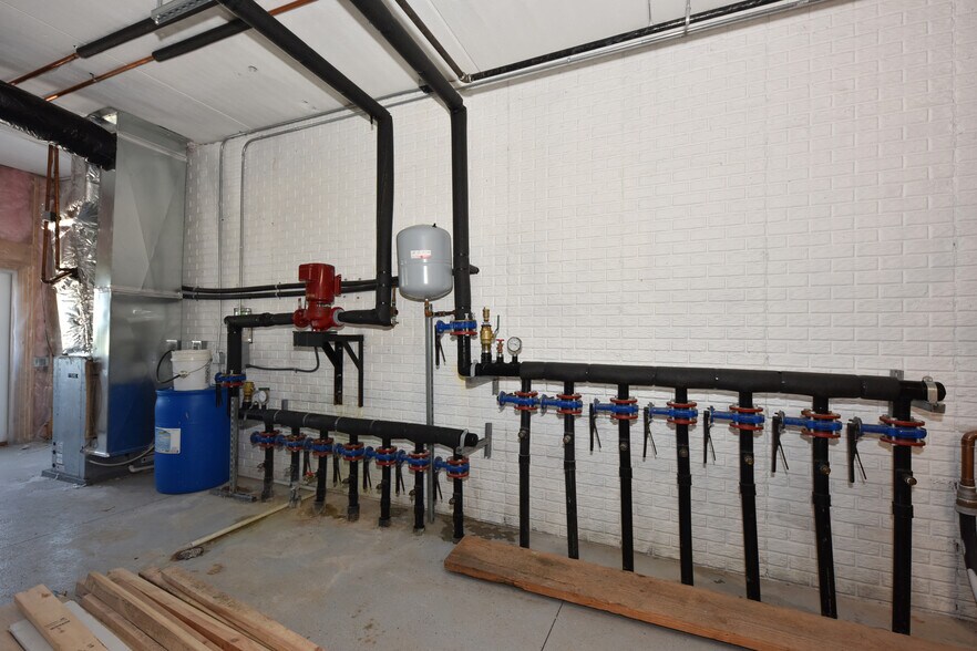 More Photos Of N9450 Mohawk Rd, Theresa Office For Sale