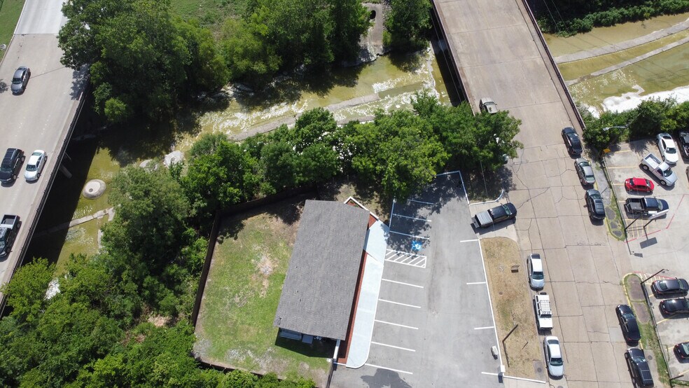 More Photos Of 1414 Forest Ln, Garland Office For Lease