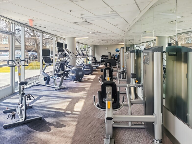 More Photos Of 5050 Quorum Dr, Dallas Coworking Space