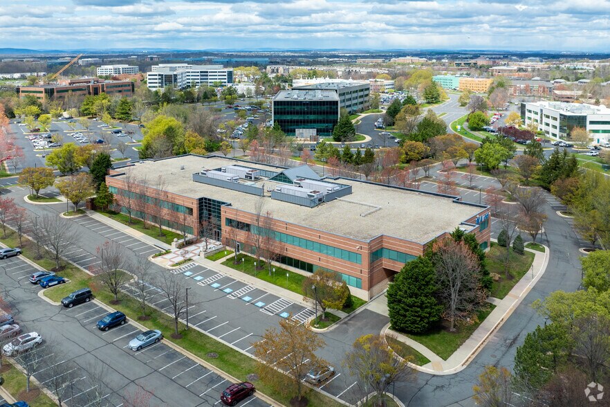 More Photos Of 14101B Newbrook Dr, Chantilly Office For Sale