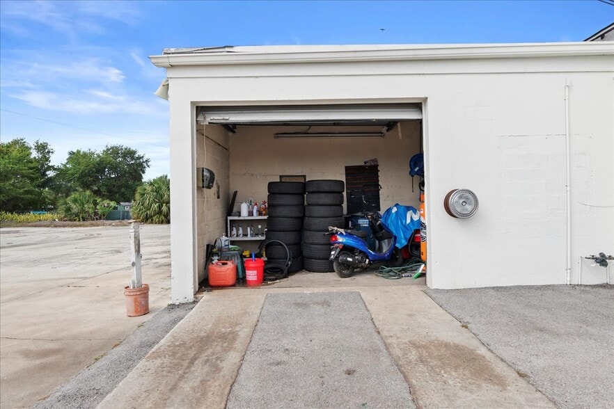 More Photos Of 2008 Okeechobee Blvd, West Palm Beach Auto Dealership For Sale