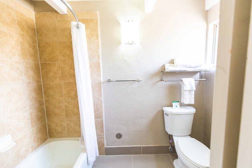 More Photos Of 1765 S Main St, Las Cruces Hotel For Sale